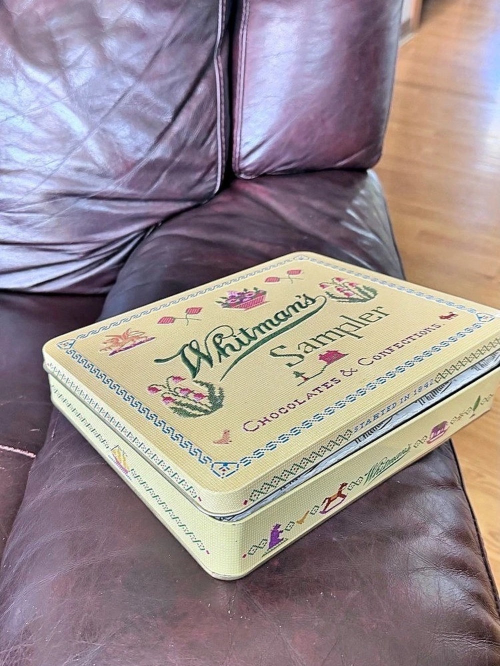 Whitman's Sampler 150th Anniversary Limited Edition Tin Yellow & Green